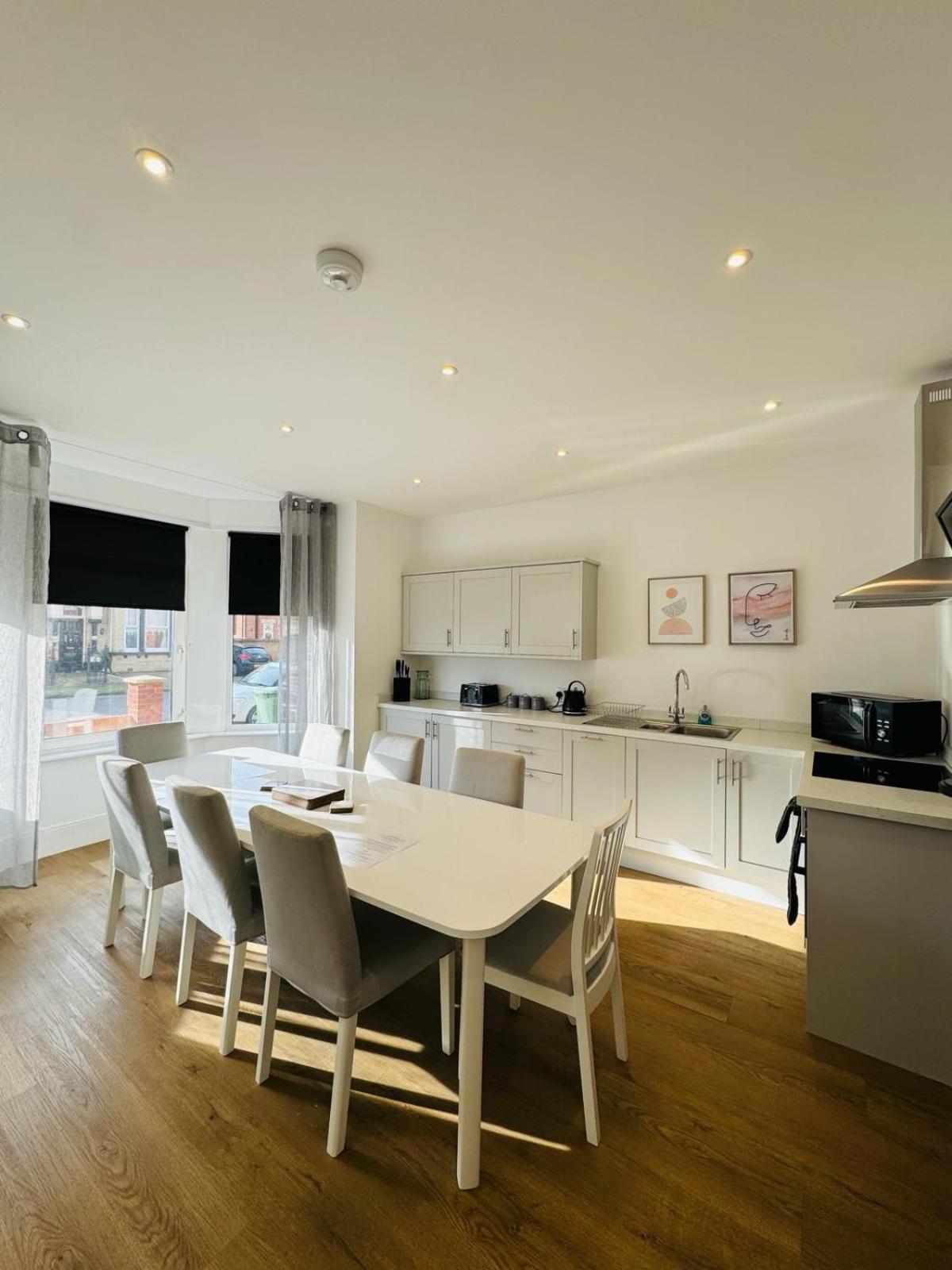 Holiday home Pearl House - Delightful 3-4 Bedroom Coastal Getaway