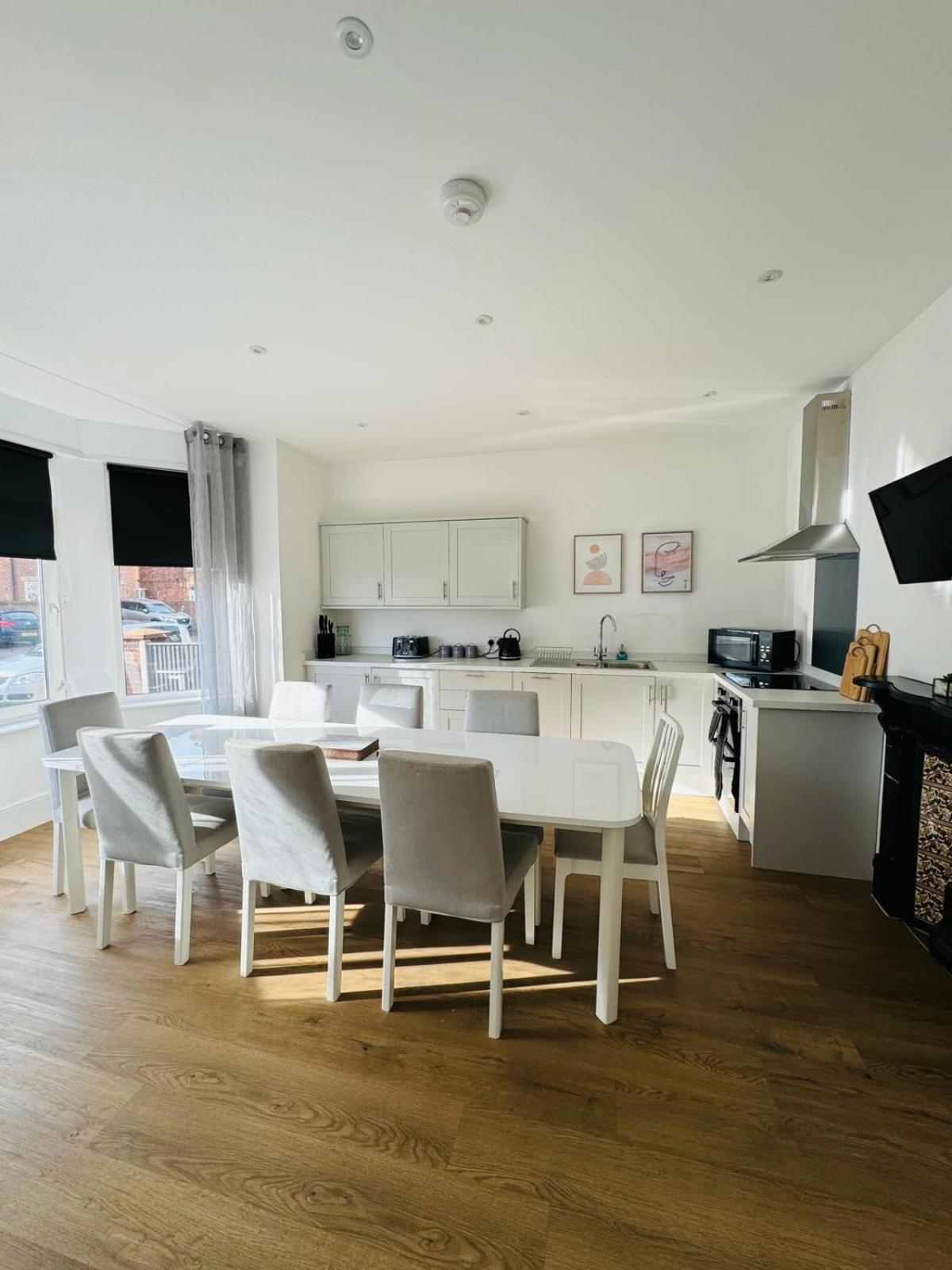 Pearl House - Delightful 3-4 Bedroom Coastal Getaway * Gorleston-On-Sea