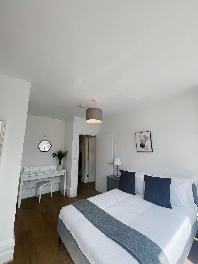Pearl House - Delightful 3-4 Bedroom Coastal Getaway *